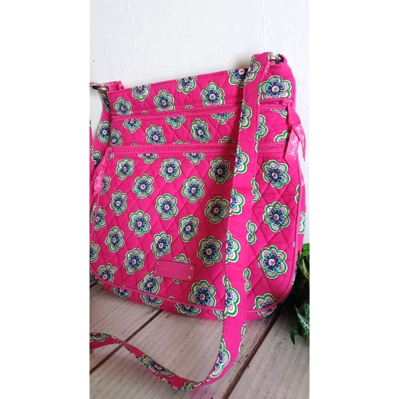 Vera Bradley Pink Swirls Flowers Triple Zip Hipster Crossbody Bag - Retired Patt - Picture 5 of 10